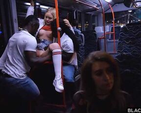 Лапает женщин в автобусе: недюжинная коллекция русского порно на intim-top.ru